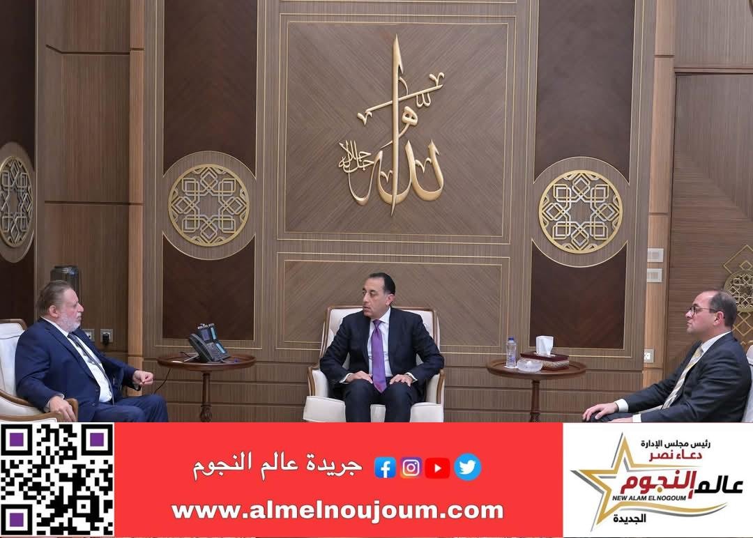 رئيس الوزراء يجتمع مع محافظ البنك المركزي ووزير المالية لاستعراض عدد من الملفات المهمة