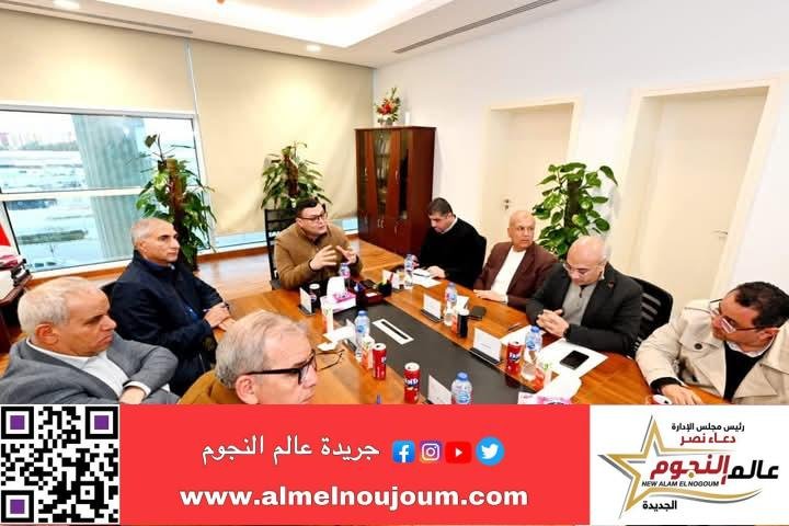 وزير الإسكان يعقد اجتماعا لمتابعة موقف تنفيذ المشروعات بالعلمين الجديدة والساحل الشمالى