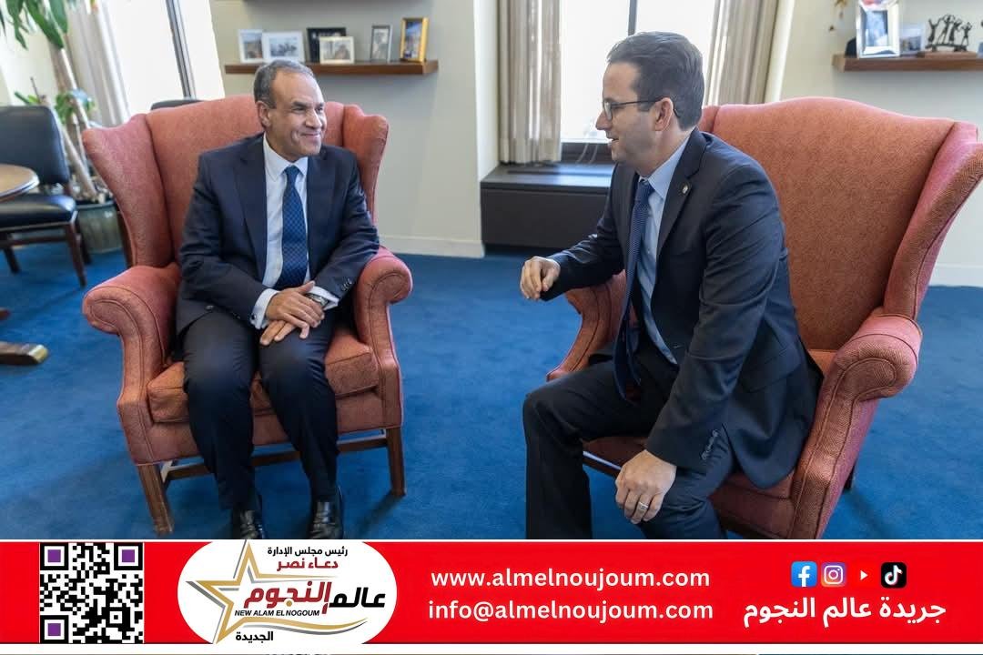 وزير الخارجية والهجرة يلتقي بالسناتور "برايان شاتز" بمجلس الشيوخ الأمريكي