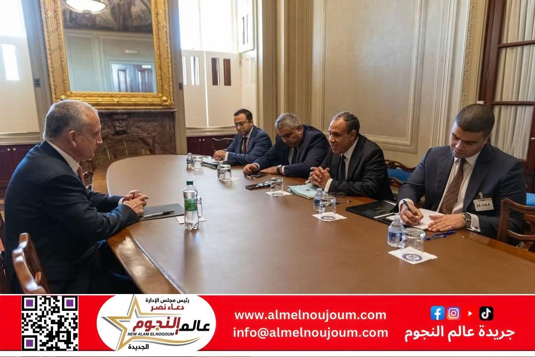 وزير الخارجية والهجرة يلتقي بالنائب "ماريو دياز-بالارت" بمجلس النواب