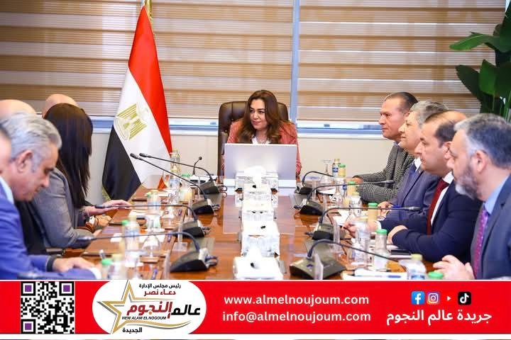 عوض تبحث مع رئيس شركة أسمنت أسيوط " سيمكس " مجالات التعاون المشترك بالمحافظات