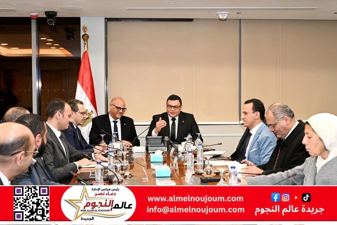 وزير الإسكان ومحافظ القليوبية يستعرضان عددا من ملفات العمل المشتركة