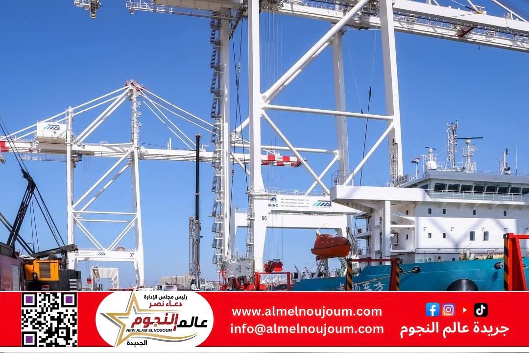 ميناء دمياط يستقبل دفعة جديدة من أوناش الرصيف العملاقة لمحطة الحاويات " تحيا مصر 1"