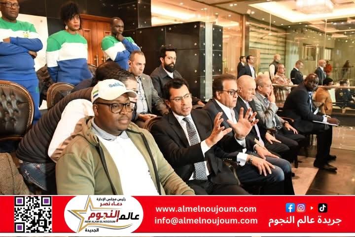 وزير الشباب والرياضة يؤازر المنتخب الوطني خلال مباراته مع سيراليون
