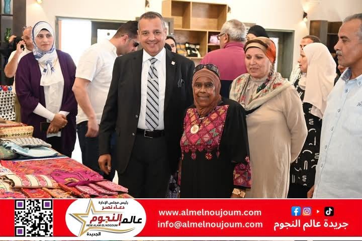 محافظ جنوب سيناء يتفقد قرية التراث البدوي ويشيد بجهود العارضات ويؤكد دعمه الكامل للحرف التراثية