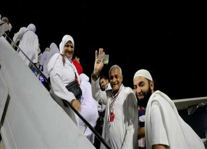مغادرة أول فوج من حجاج القرعة إلى الأراضي المقدسة.. والداخلية تقدم الرعاية للحجاج