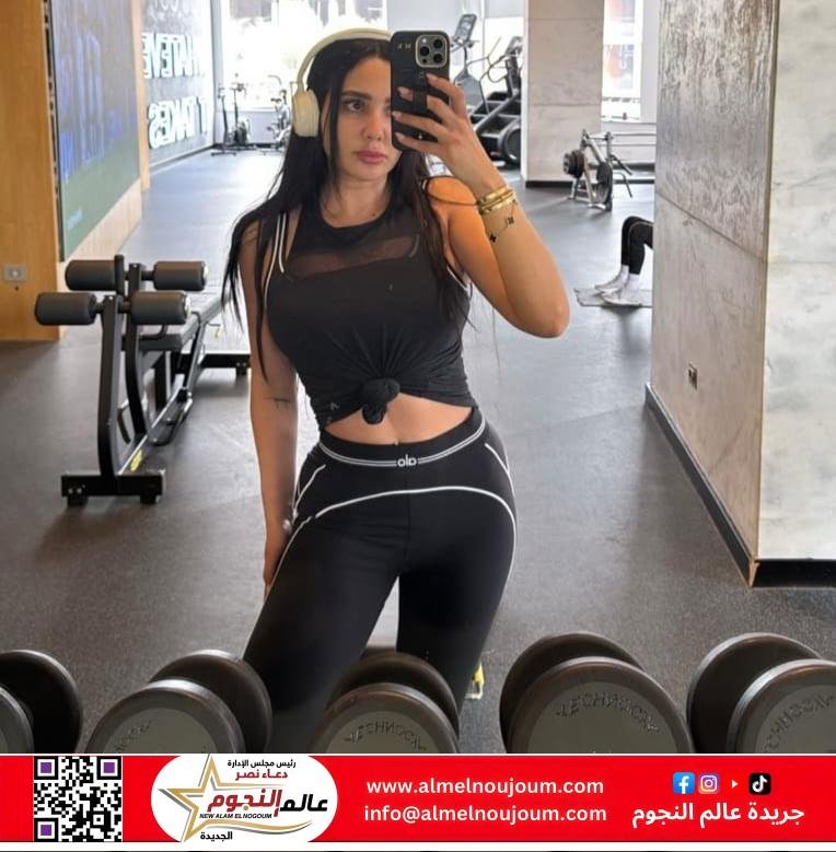 مي القاضي تخطف الأنظار بإطلالة جريئة