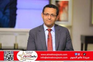 خالد البلشي نقيبًا للصحفيين.. انتصار للكلمة الحرة واستقلال النقابةفي مشهد يعكس توق الصحفيين في مصر إلى التغيير واستعادة دور النقابة كحامية للحريات، فاز الكاتب الصحفي خالد البلشي بمنصب نقيب الصحفيين بعد انتخابات شهدت مشاركة واسعة وتنافسًا قويًا. ويعد فوز البلشي رسالة واضحة عن تطلع جموع الصحفيين إلى نقابة أكثر استقلالًا وقدرة على الدفاع عن حقوقهم في ظل تحديات مهنية واقتصادية جسيمة. خالد البلشي، المعروف بمواقفه المدافعة عن حرية الصحافة وحقوق الإنسان، تعهد خلال حملته الانتخابية بالتصدي لأي محاولات للنيل من استقلالية الصحافة، وبالسعي لتحسين الأوضاع المعيشية للصحفيين، لا سيما الشباب منهم، إلى جانب العمل على توسيع هامش الحريات داخل الوسط الإعلامي. ويعتبر انتخاب البلشي مؤشرًا مهمًا على إصرار الصحفيين على استعادة نقابتهم كمنبر حر يعبر عنهم ويدافع عن مصالحهم، وسط مناخ عام يعاني من تضييقات متزايدة. فهل تكون هذه الخطوة بداية جديدة لإعادة التوازن إلى المشهد الصحفي في مصر؟