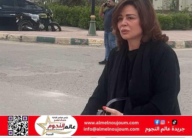 فنانون يشاركون كارول سماحة في وداع زوجها الراحل وليد مصطفى خلال صلاة الجنازة