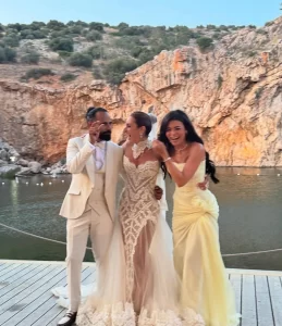 أسماء جلال تظهر بإطلالة جديدة من حفل زفاف أمينة خليل باليونان