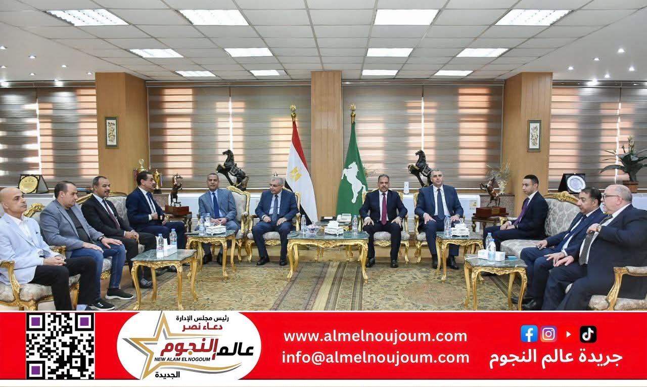 محافظ الشرقية يستقبل المهنئين بمكتبه بالديوان العام