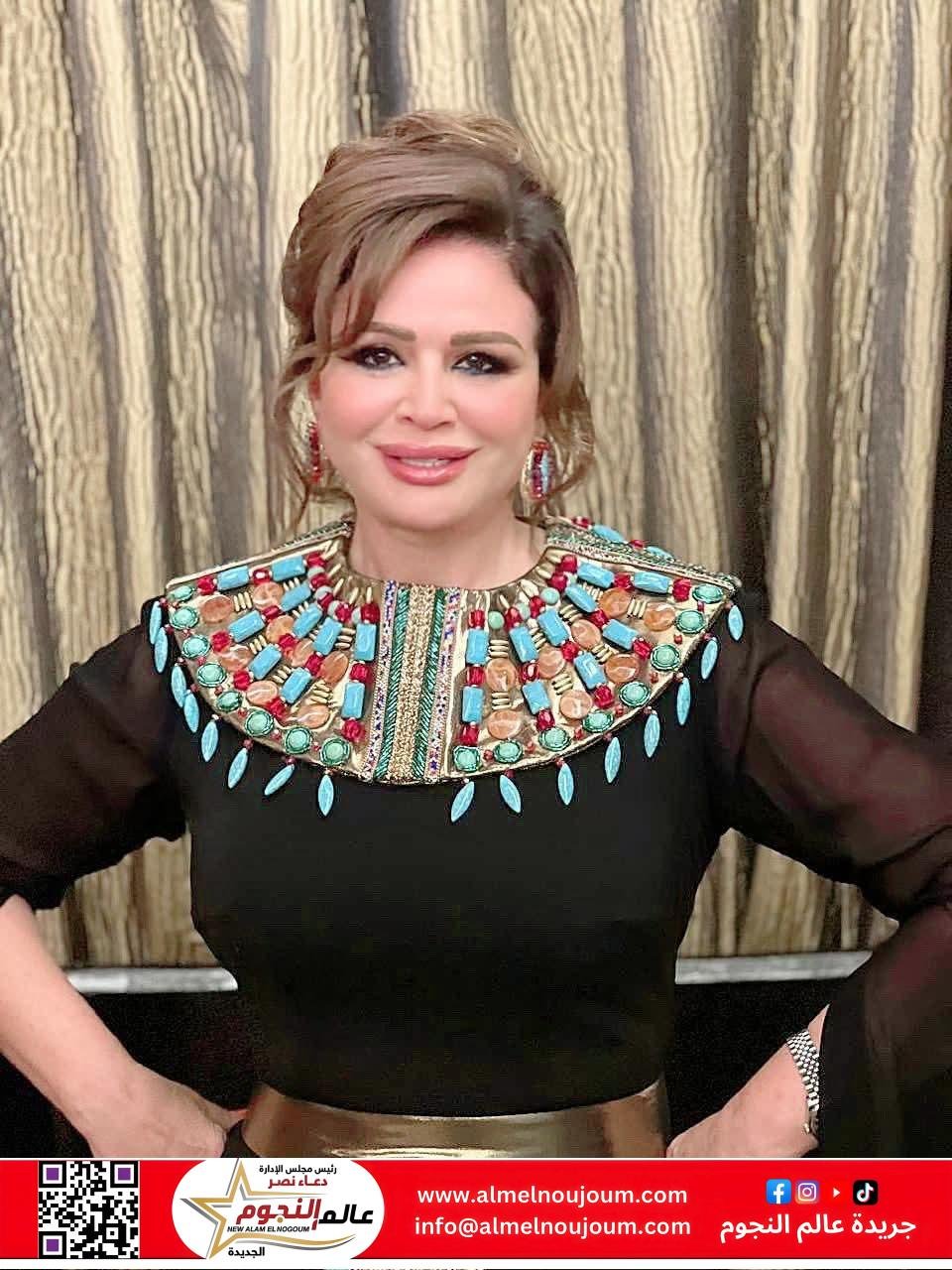 إلهام شاهين تخطف الأنظار بإطلالة فرعونية ساحرة بالأسود والذهب