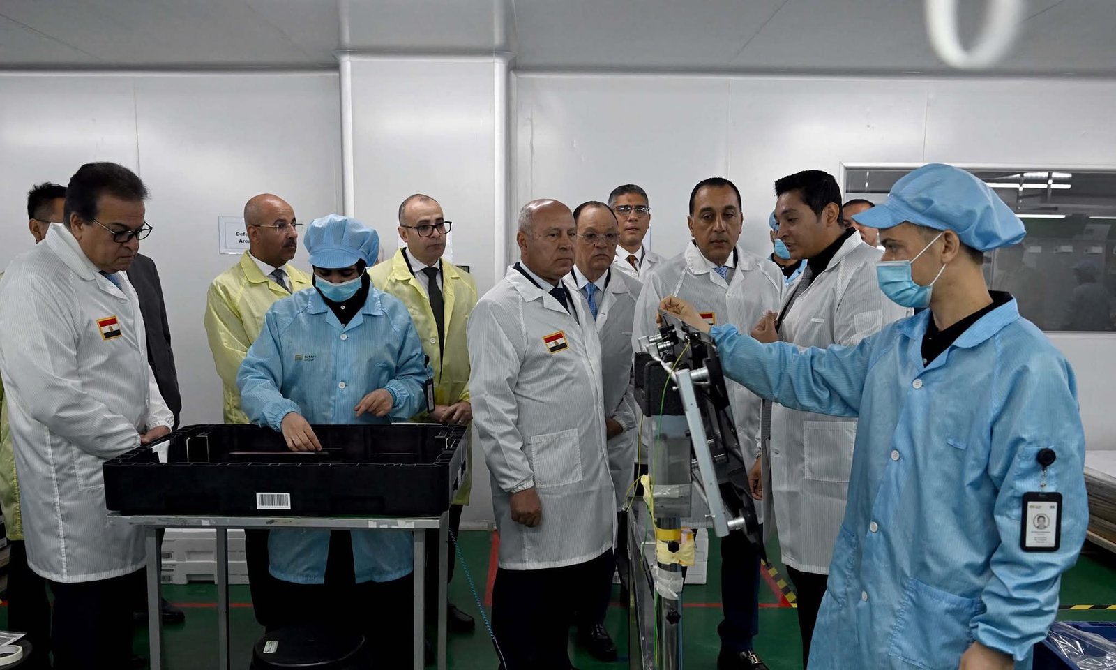 رئيس الوزراء يقوم بجولة فى  مصنع "صافي جروب" بـ 6 أكتوبر