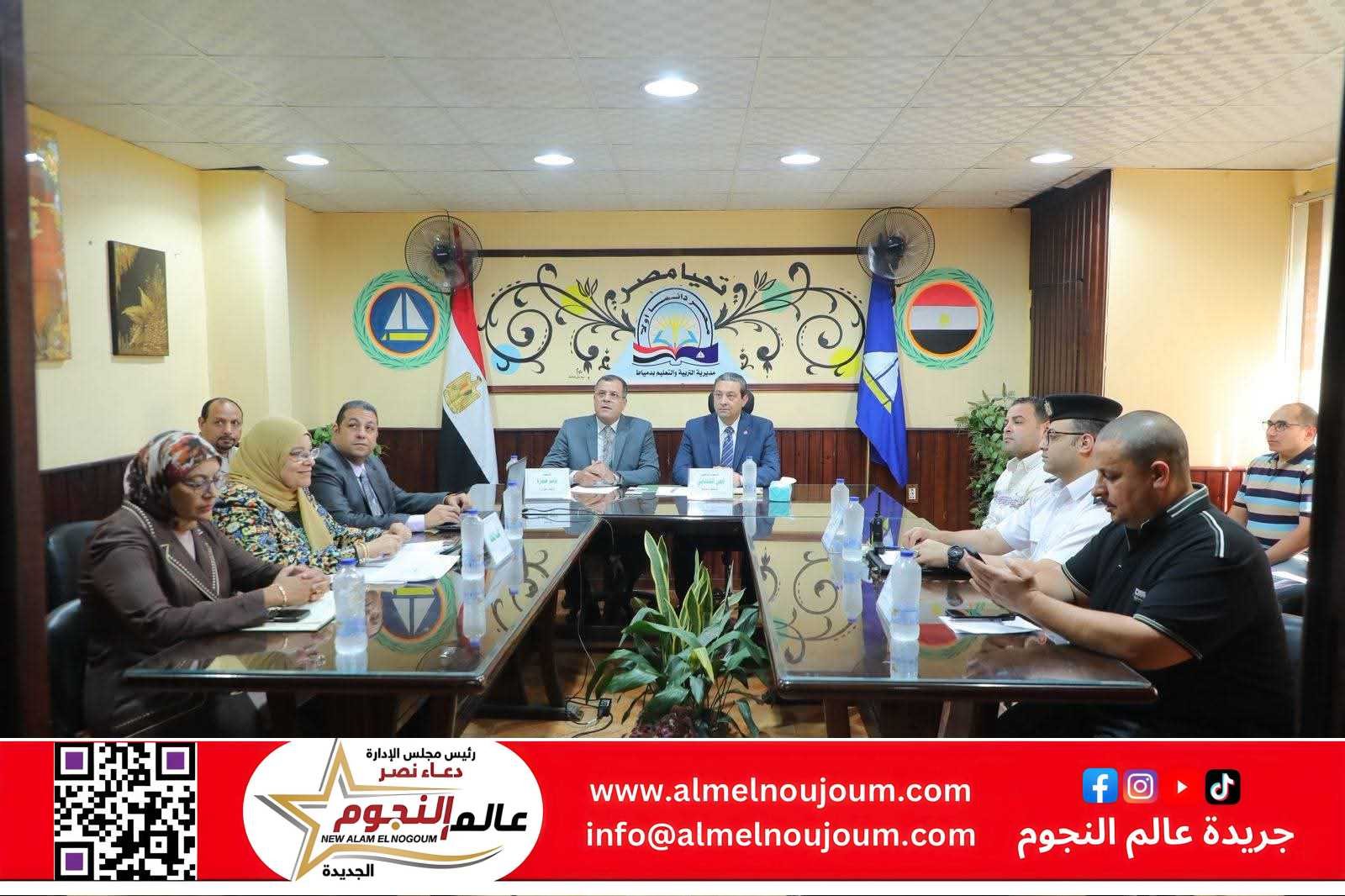 محافظ دمياط يتفقد غرفة العمليات بالتربية والتعليم و اللجان بمدرستي اللوزى والثانويه العسكرية