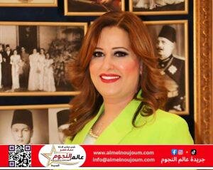 د. دعاء نصر تهنئ محافظ الإسكندرية بعيد الأضحى: دمتم سندًا لعروس البحر في مسيرتها نحو التقدمقدمت الدكتورة دعاء نصر، رئيس مجلس إدارة جريدة "عالم النجوم"، أصدق التهاني القلبية إلى اللواء محمد الشريف، محافظ الإسكندرية، بمناسبة حلول عيد الأضحى المبارك، معربة عن أمنياتها له بدوام التوفيق والنجاح في خدمة المحافظة وأبنائها.

وأكدت نصر في تهنئتها:
"يطيب لي أن أتقدم لسيادتكم بأسمى آيات التهاني بمناسبة عيد الأضحى المبارك، أعاده الله عليكم وعلى شعب الإسكندرية العظيم بالخير واليُمن والبركات، وسدد خُطاكم لما فيه رفعة المدينة وتطورها".

كما ثمّنت الجهود المبذولة من قبل اللواء محمد الشريف في تطوير البنية التحتية وتحسين مستوى الخدمات المقدمة لأهالي الإسكندرية، مؤكدة أن "عروس البحر المتوسط" تستحق كل دعم من أجل الحفاظ على مكانتها التاريخية والثقافية.

واختتمت رئيس مجلس إدارة "عالم النجوم" تهنئتها بالدعاء أن يحفظ الله مصر وقياداتها وشعبها، وأن يجعل الأعياد المقبلة مواسم للخير والبناء والتقدم تحت راية الاستقرار والتنمية.