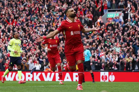 محمد صلاح ينافس على جائزة أفضل لاعب في الدوري الإنجليزي