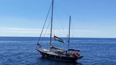 فرنسيان من ناشطي السفينة مادلين قبلا ترحيلهما من إسرائيل وأربعة رفضوا