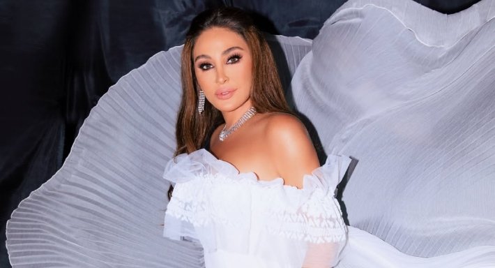إليسا تودع زياد الرحباني بأغنية "سألوني الناس" في حفلها بختام أعياد بيروت 1 إليسا تودع زياد الرحباني بأغنية "سألوني الناس" في حفلها بختام أعياد بيروت