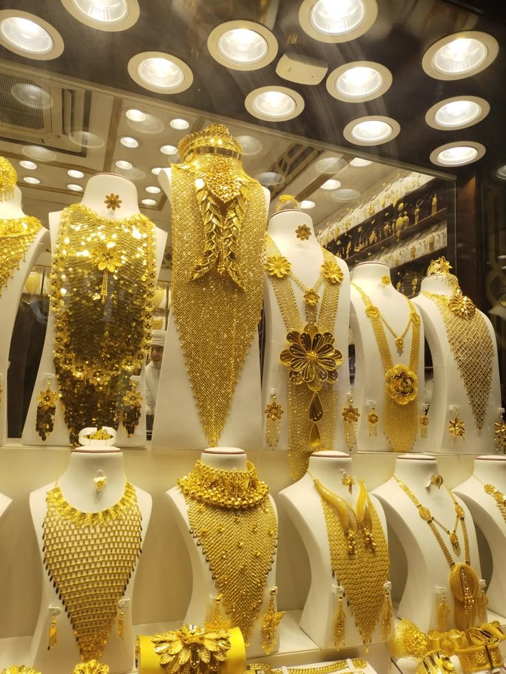 استقرار حذر في أسعار الذهب.. والسوق المصري يترقب تحركات عالمية