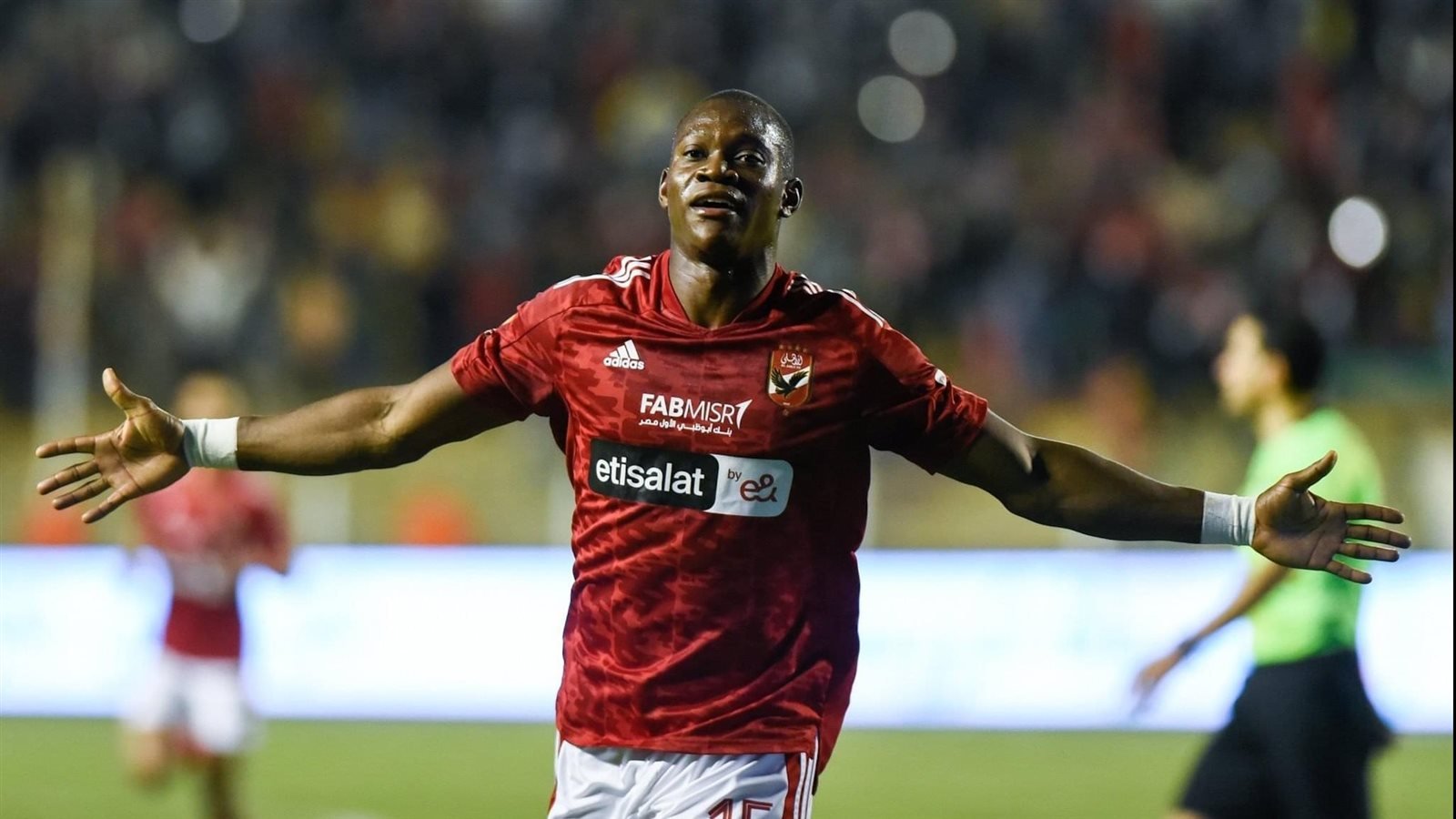 الأهلي يؤمن بقاء أليو ديانج بأضخم عقد أجنبي في تاريخه متجاوزًا بن شرقي