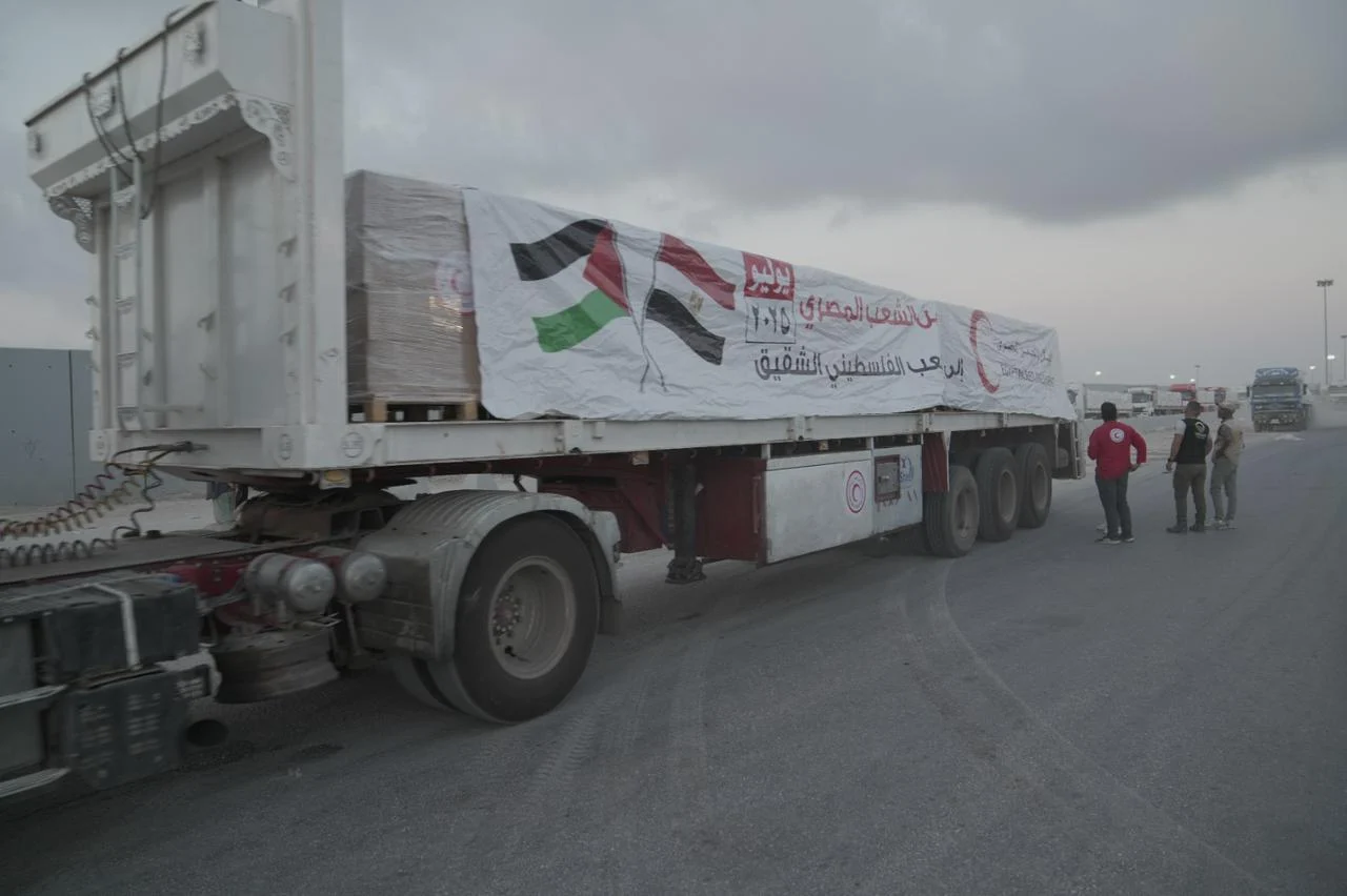 الهلال الأحمر المصرى يعلن إطلاق ثالث قوافل "زاد العزة .. من مصر إلى غزة"