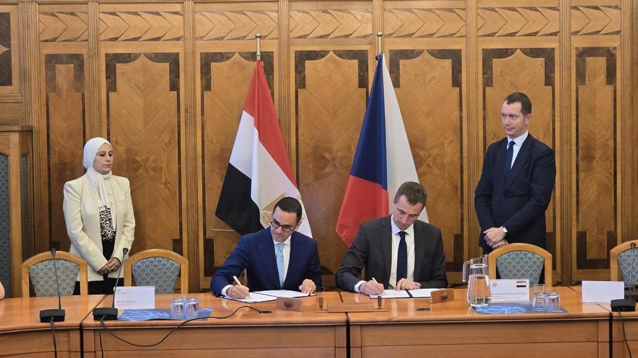 الوزيران يوقعان محضر اجتماعات اللجنة المشتركة والذي تضمن التعاون في عدد كبير من المجالات محل الاهتمام المشترك