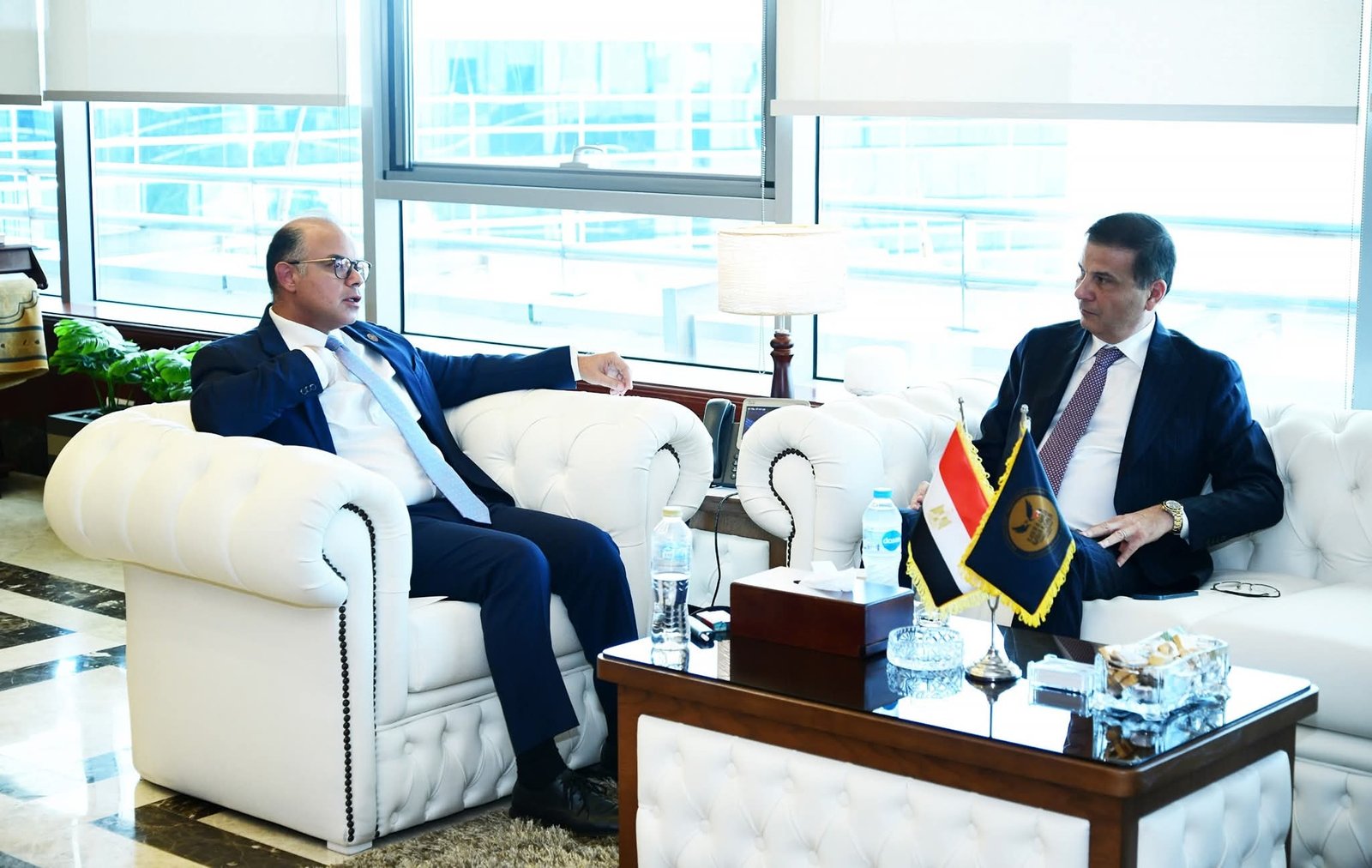 وزير الزراعة ورئيس هيئة الرقابة المالية يعقدان اجتماعاً لتسريع تنفيذ خطط عمل صندوق التكافل الزراعي