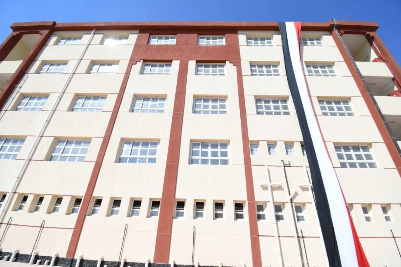 وزير الإسكان يتفقد الطرق والمحاور ومحطة رفع صرف صحي ومشروع تنفيذ مدرسة تعليم أساسي بمدينة النوبارية الجديدة