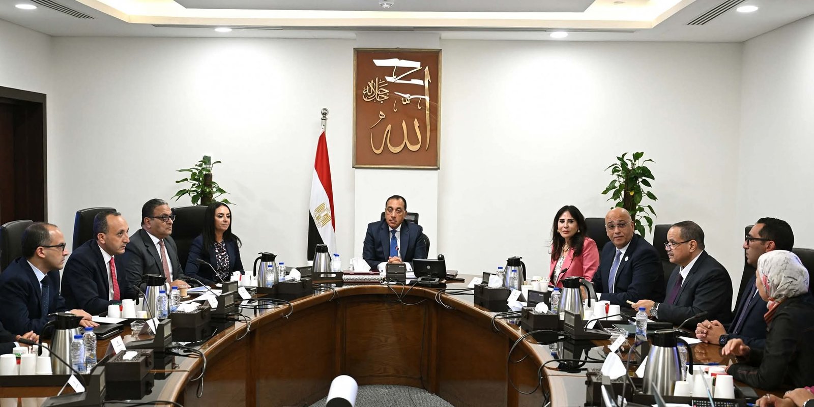 رئيس الوزراء يستعرض الاستراتيجية الوطنية للحرف اليدوية (2025 – 2030) 2 رئيس الوزراء يستعرض الاستراتيجية الوطنية للحرف اليدوية (2025 – 2030)