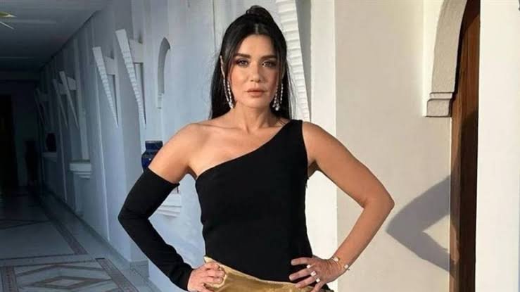 غادة عادل... لا أسعى لتصغير نفسي لأن عمري معروف 