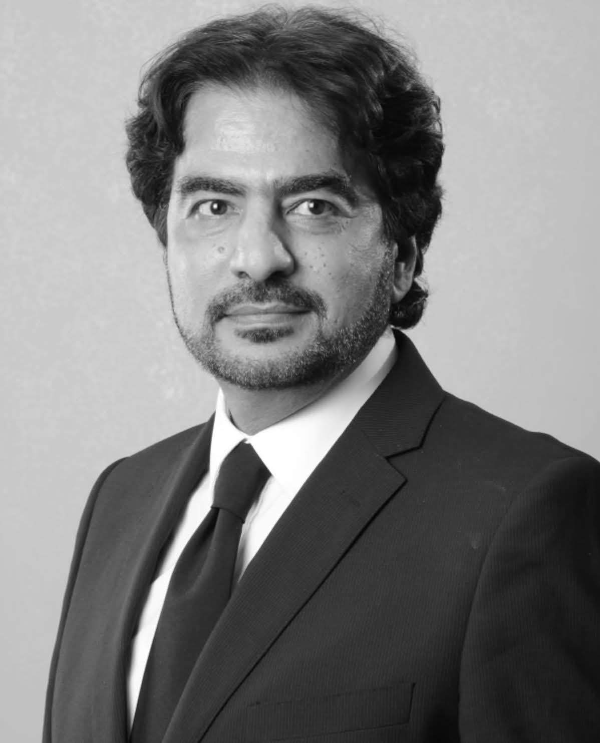 جمال عبد الناصر يدعو في صمت: "كل الأمنيات بالشفاء للفنانة زيزي مصطفى"