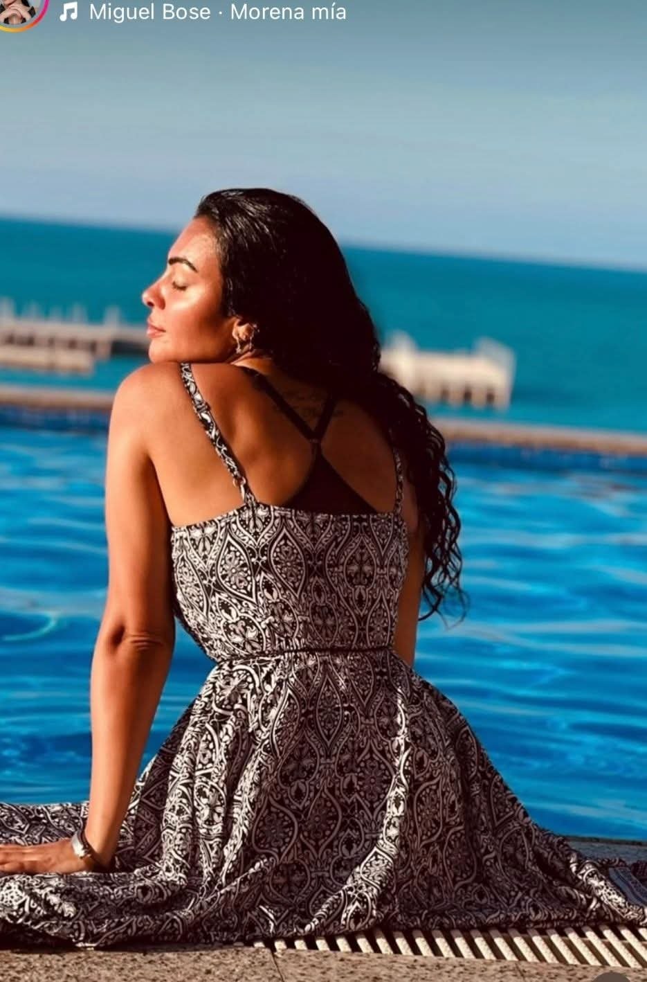 مريهان حسين تتألق بإطلالة صيفية مميزة على الشاطئ