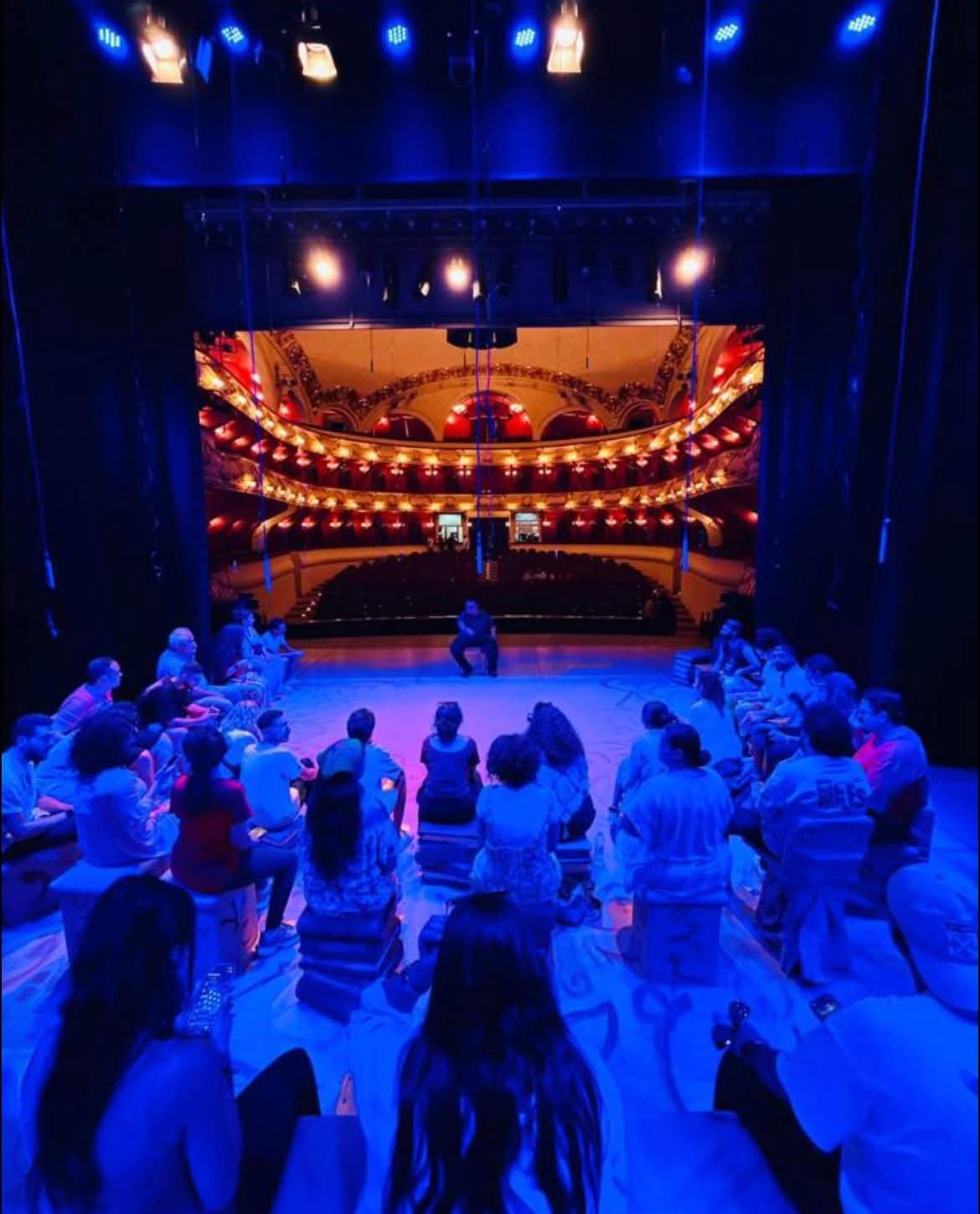 رغم وفاة شقيقه.. خالد جلال يصر على تقديم عرضه المسرحي احترامًا لجمهور الإسكندرية