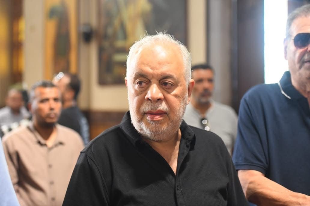 اشرف زكي يشارك في مراسم جنازة الفنان الكبير لطفي لبيب