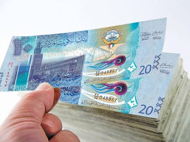 استقرار سعر الدينار الكويتي أمام الجنيه المصري في نهاية تعاملات الأربعاء