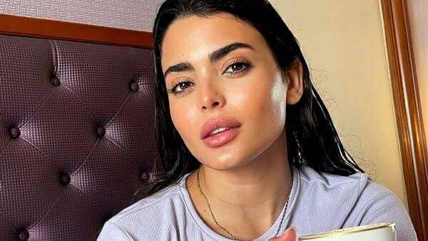 أسماء جلال تشكر وزارة الداخلية بعد اتخاذ إجراء قانوني ضد مصفف شعر أعلن اعتزاله بسبب “ملامسة النساء”