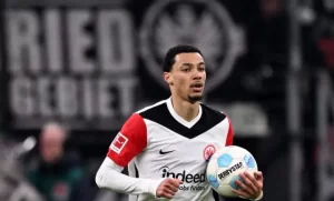 رسميا … ليفربول يعزز خط هجومه بالتعاقد مع المهاجم الفرنسي هوجو إيكيتيكي