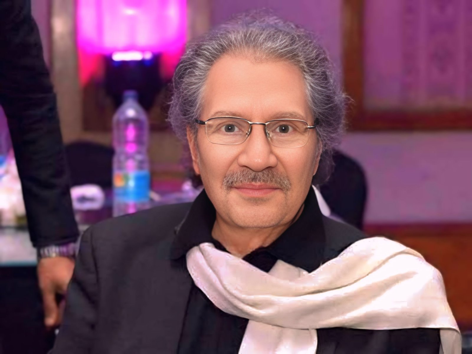 سناء شافع.. "فيلسوف الفن" الذي صنع أجيالًا وأضاء خشبة المسرح المصري