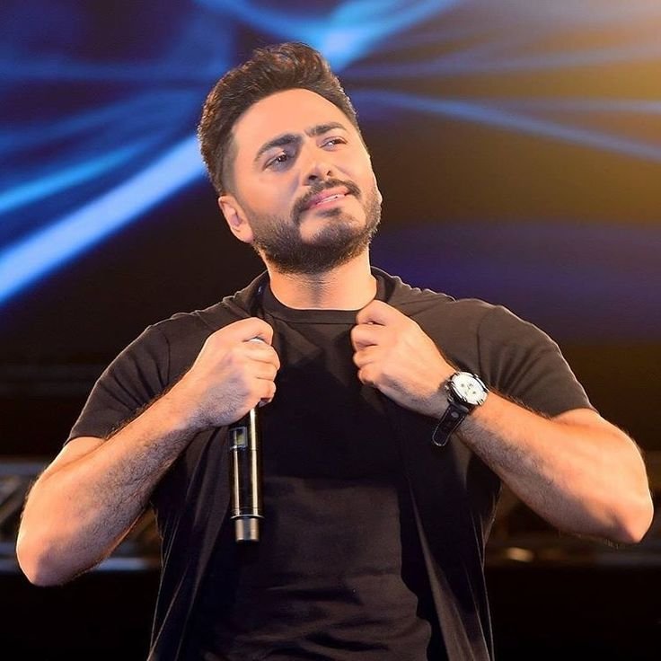 تامر حسني.. مسيرة نجم جمع بين الغناء والتمثيل والإلهام