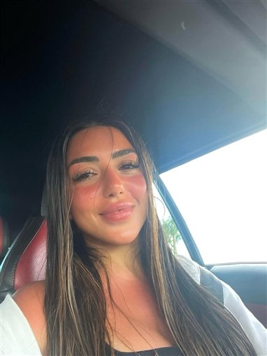 إطلالة ساحرة لـ سارة سلامة خلال عطلتها الصيفية بتان يبرز جمالها