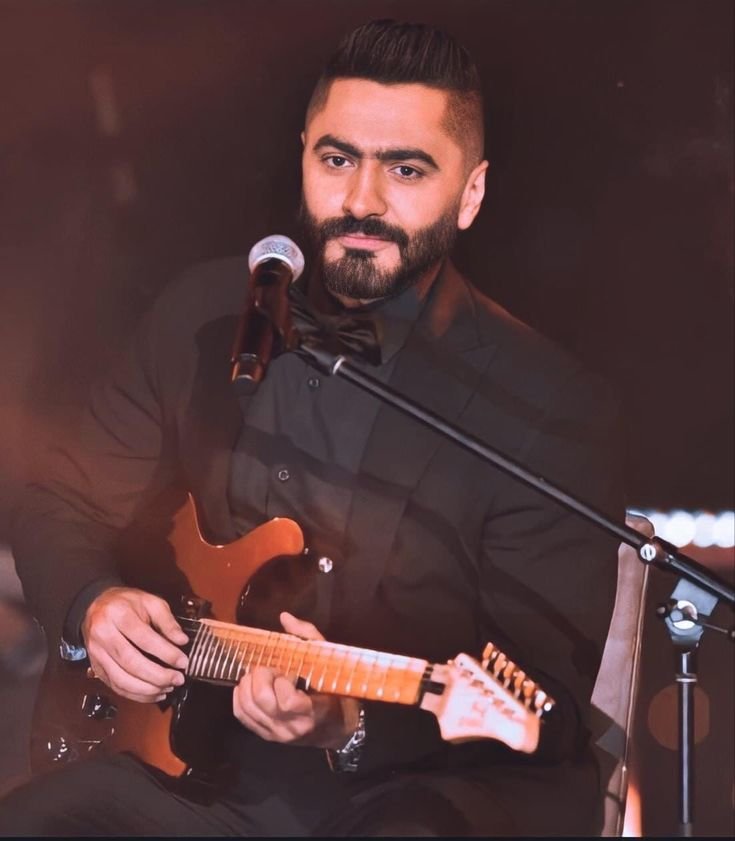 تامر حسني.. مسيرة نجم جمع بين الغناء والتمثيل والإلهام