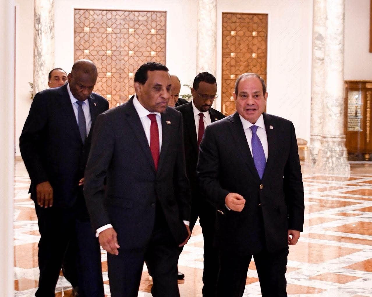 الرئيس السيسي يستقبل السيد/ كامل إدريس رئيس مجلس الوزراء الانتقالي بجمهورية السودان