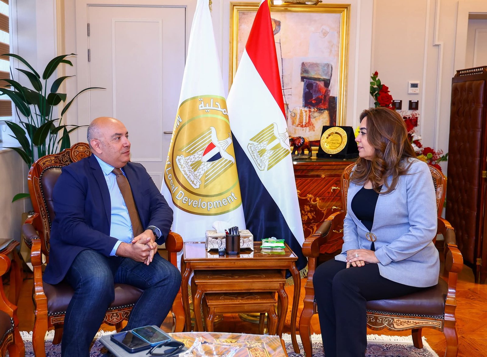 وزيرة التنمية المحلية تستقبل رئيس قطاع الاستراتيجيات الدولية بشركة ( Esri ) العالمية