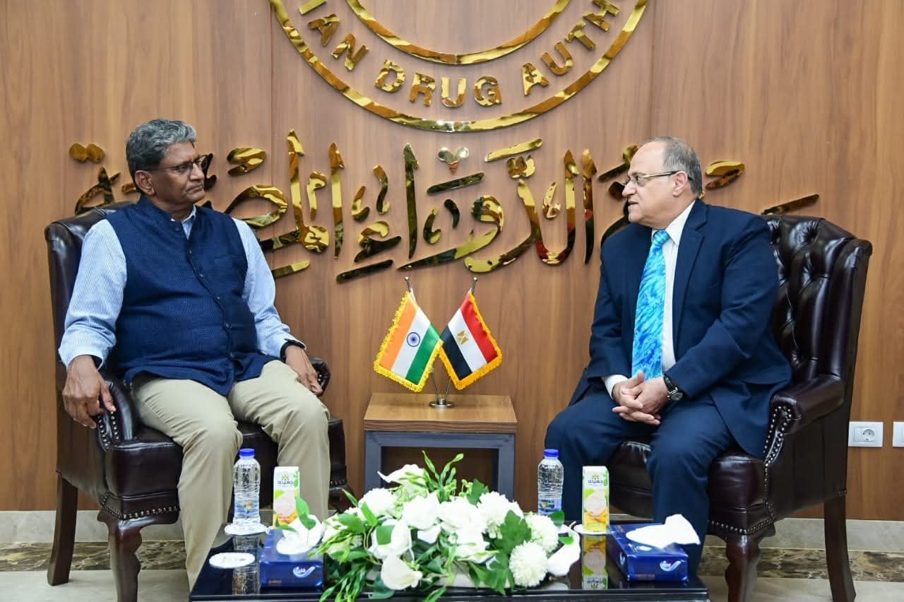 رئيس هيئة الدواء المصرية يجتمع مع سفير الهند بالقاهرة لبحث آليات تعزيز التعاون الدوائي 
