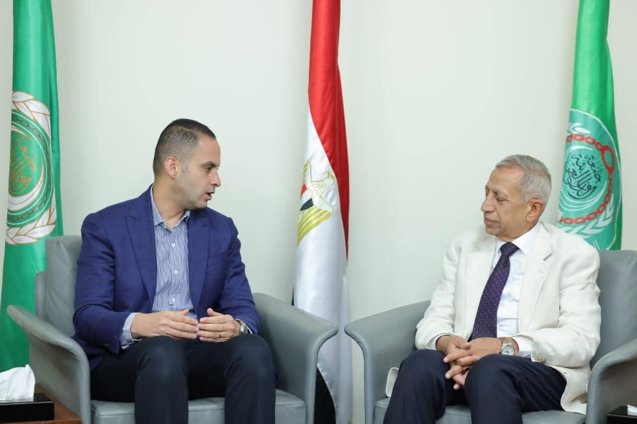 الطيب يبحث مع رئيس الأكاديمية العربية للعلوم والتكنولوجيا والنقل البحري سبل التعاون في مجال التدريب وتنمية الكوادر