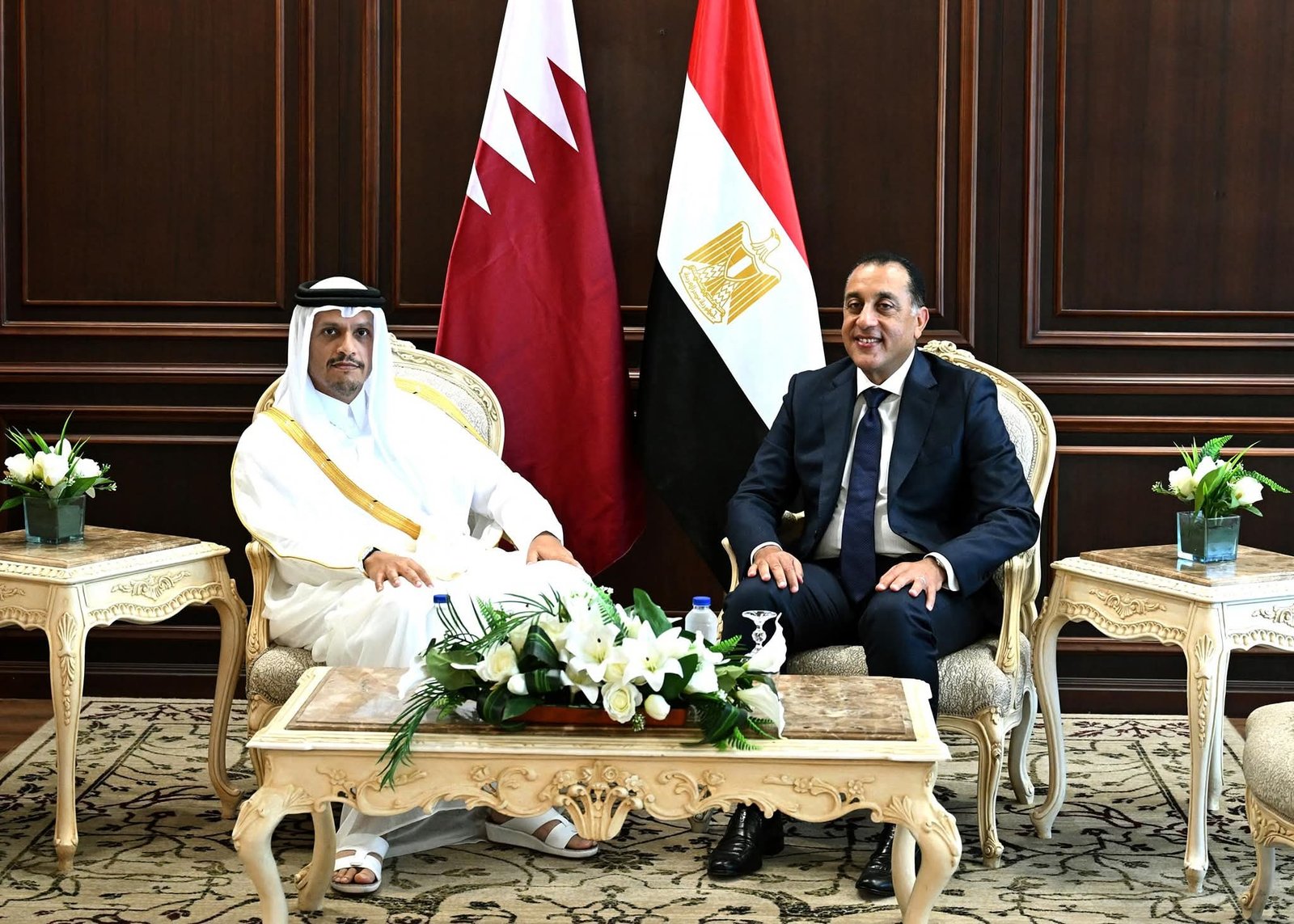 رئيس الوزراء يلتقي نظيره القطري لبحث مجالات التعاون المشترك