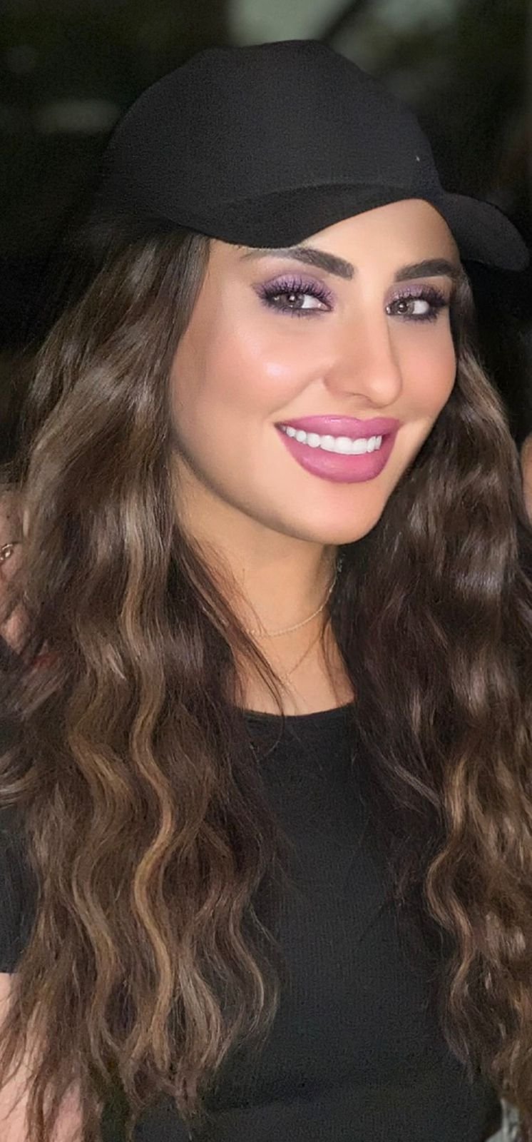 إصابة الإعلامية داليا الخطيب في حادث سير بطريق العلمين وتهشم سيارتها (صور)