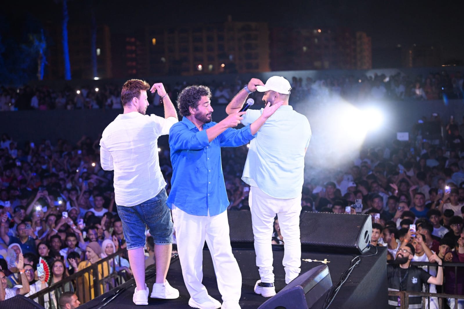 حميد الشاعري يجمع بين التسعينات والشباب ويغني مع مسار إجباري