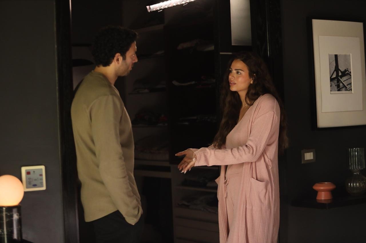 "بتوقيت 2028".. هنادي مهنا تبحث عن عالم فيزيائي لإنقاذ زواجها من خيانة في المستقبل