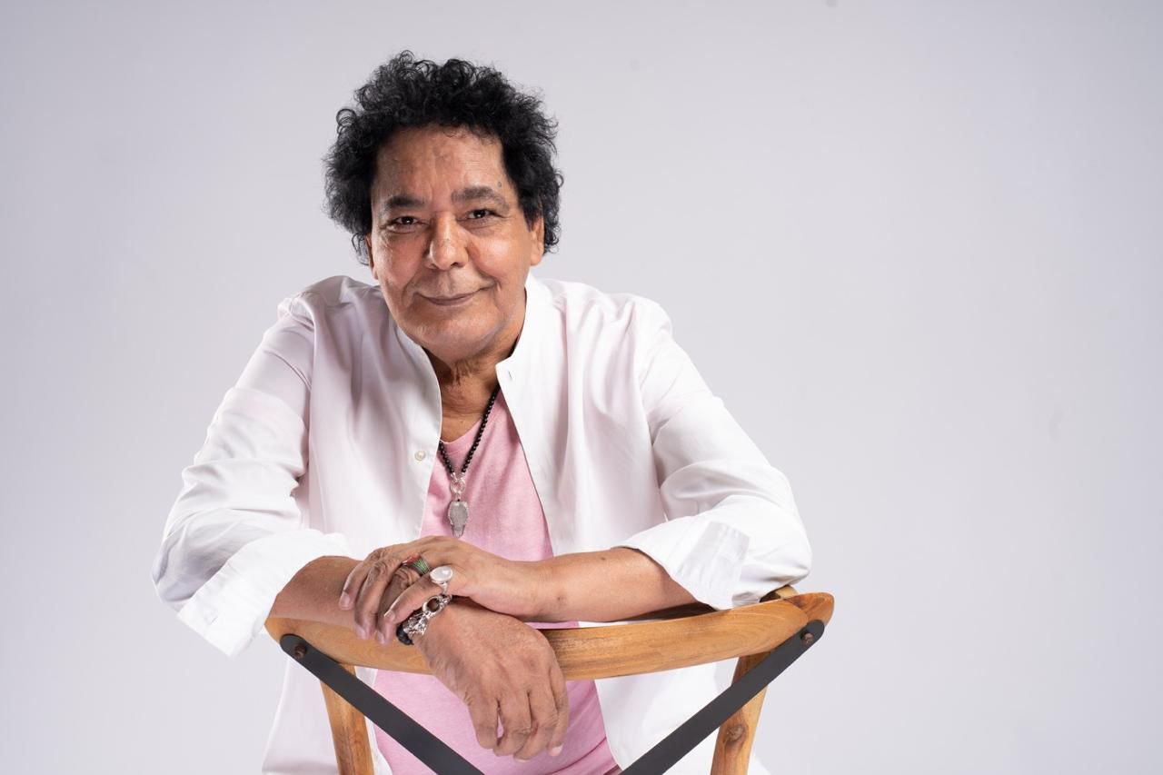 وعكة صحية تُدخل الكينج محمد منير المستشفى.. وحالته مستقرة 1 بين البينين.. مفاجأة جديدة للكينج محمد منير